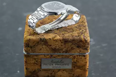 Patek Philippe Vintage Jumbo Nautilus 3700/1 Type 7 Serif Corkbox and PP Service photo 10
