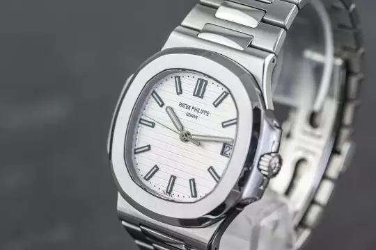 Patek Philippe Nautilus 5711 white dial Full Set 2019 calibre 26-330 photo 9