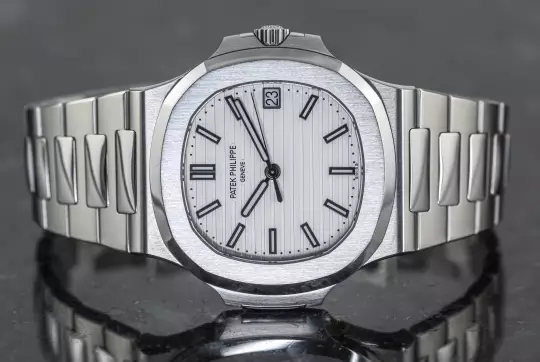 Patek Philippe Nautilus 5711 white dial Full Set 2019 calibre 26-330 photo 3