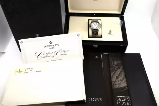 Patek Philippe Nautilus 5711 white dial Full Set 2019 calibre 26-330 photo 5