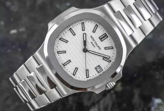 Patek Philippe Nautilus 5711 white dial Full Set 2019 calibre 26-330 photo 1