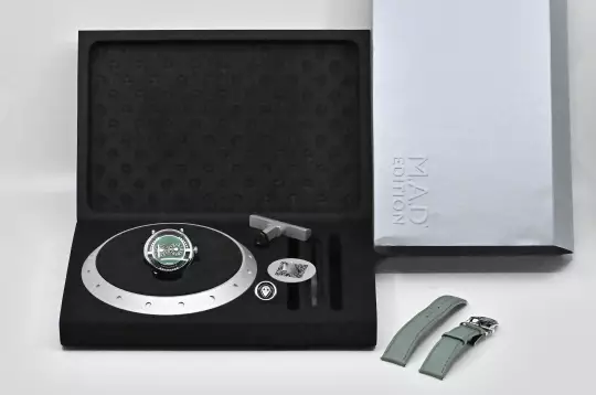 MB&F M.A.D.2 green Automatic caliber G101 Steel unworn Full Set with QR code photo 3
